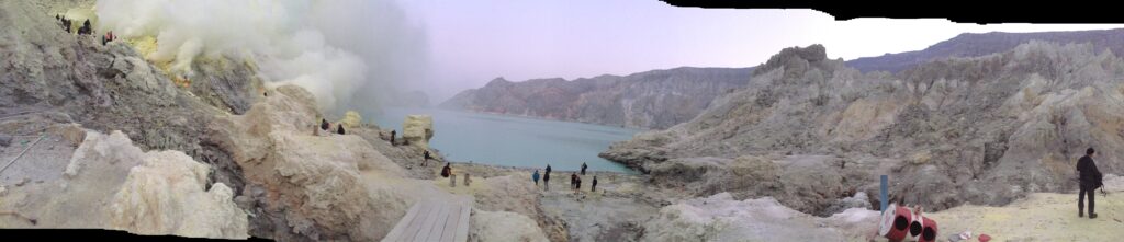 火口付近の様子