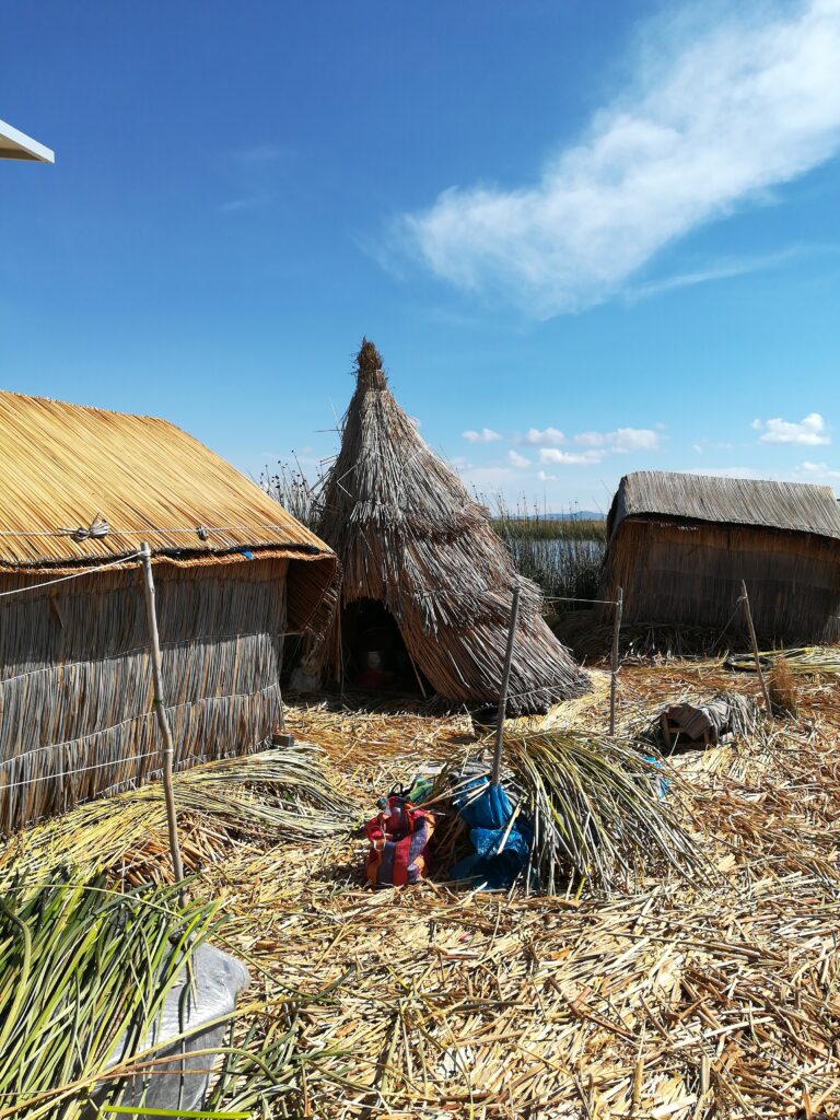 ウロス島の地面
