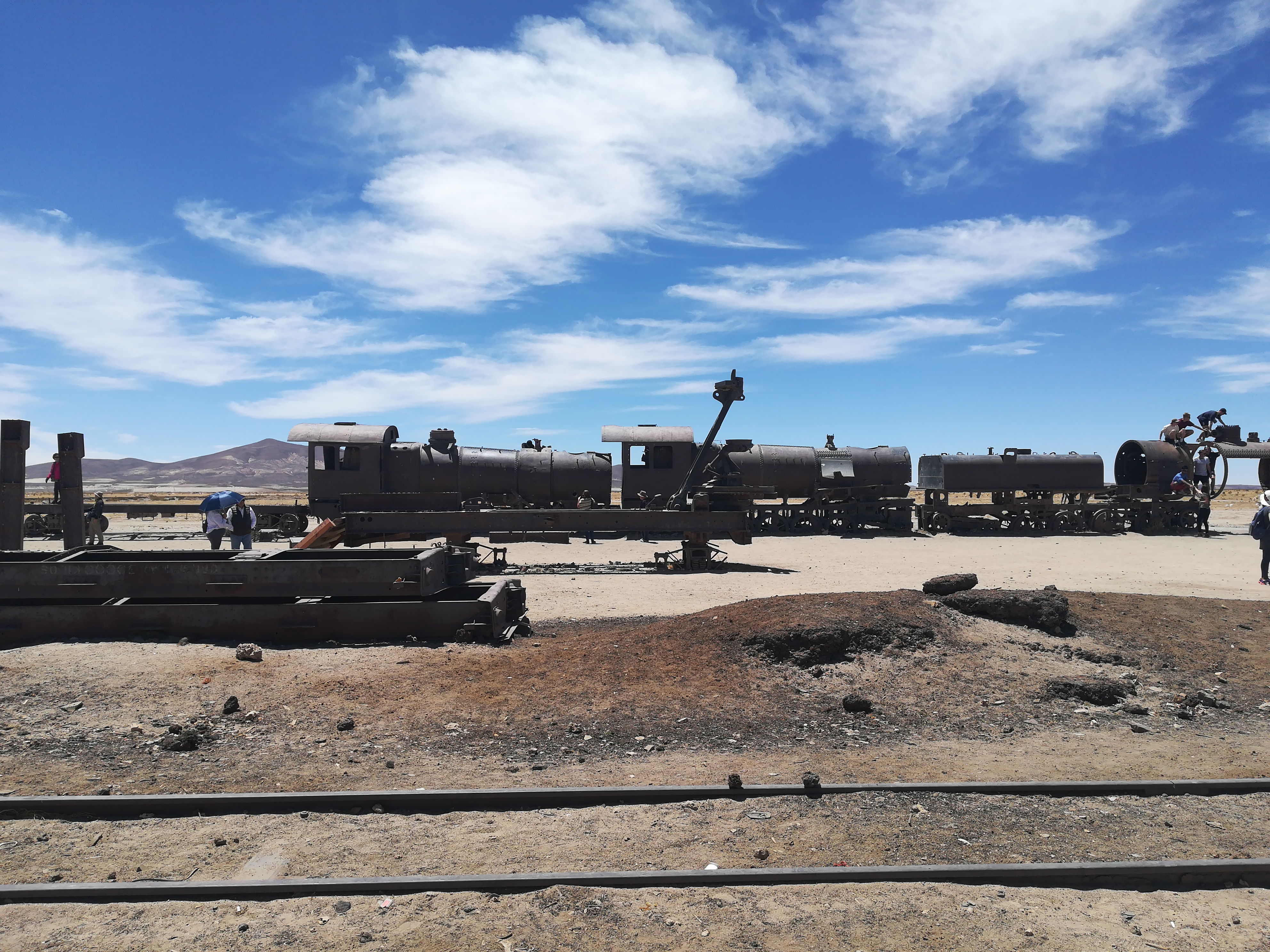 ウユニの列車の墓場